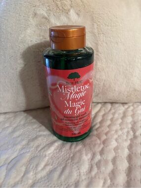 Mistletoe Magic Foaming Gel Wash from tree hut
